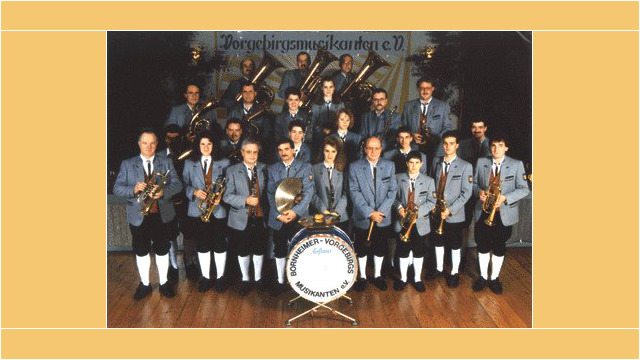 1996 zur Vorstellung der neuen Uniform